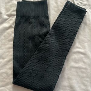 Black cable knit leggings S
